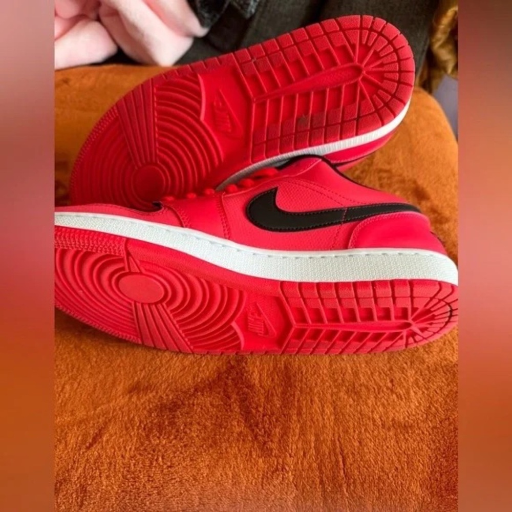 Air Jordan low red and black. - Picture 3 of 4